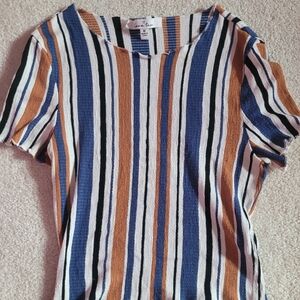 cute slightly cropped tee shirt